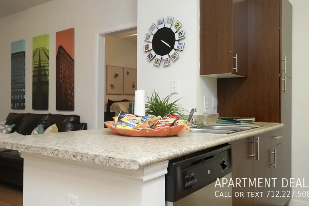 Apartment in Huntsville - More