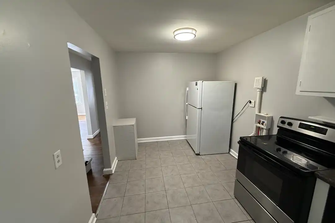 2016 Colonial Ave - View 3