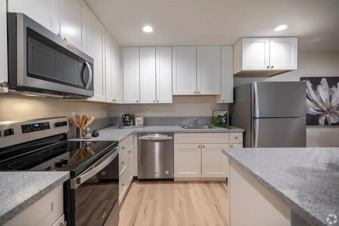 2531 W Rumble Rd unit 13 - View 3