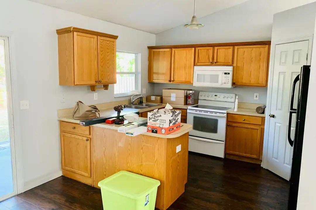 824 Willow Run St - View 6