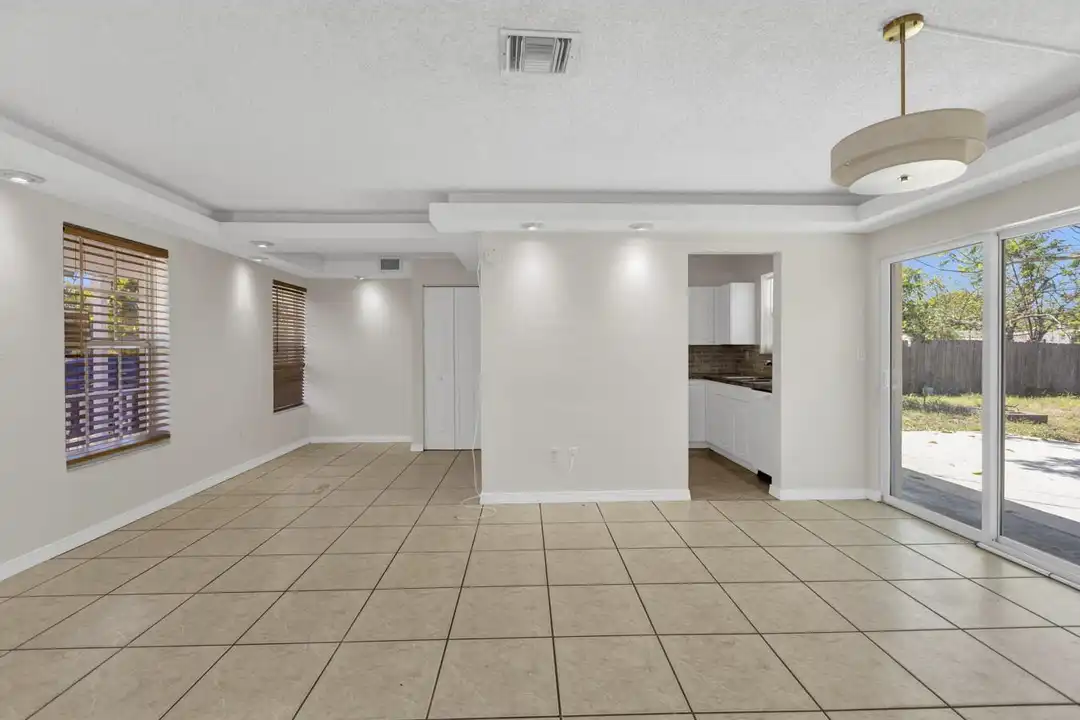 261 NE 42nd St - View 6