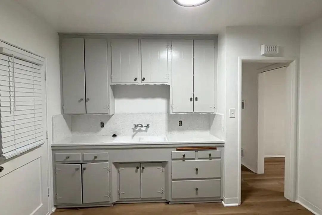 935 N Louise St unit 2 - View 4
