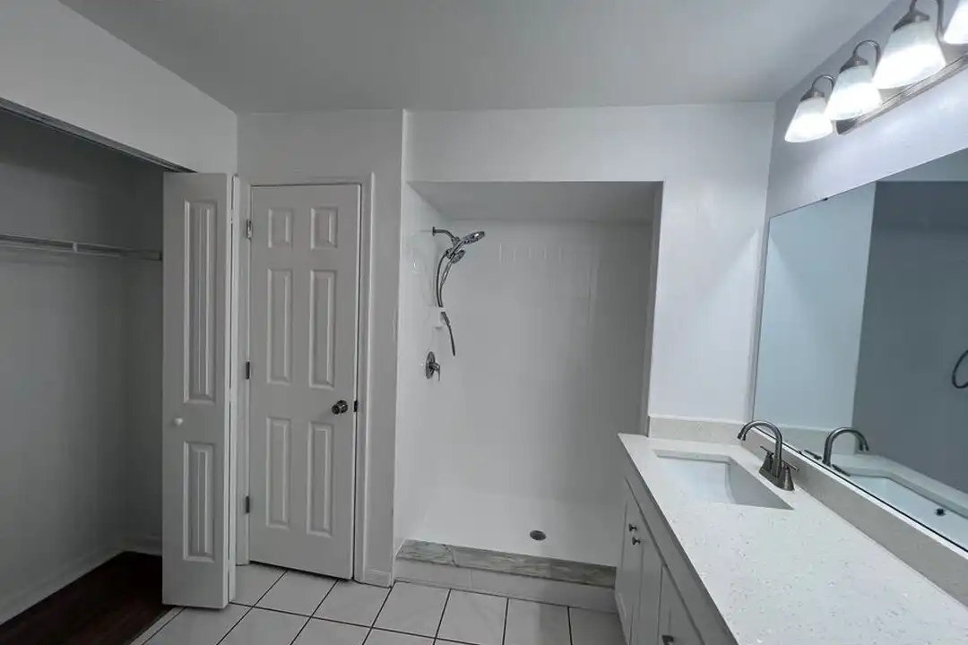 1902 Garden Lake Dr - View 5