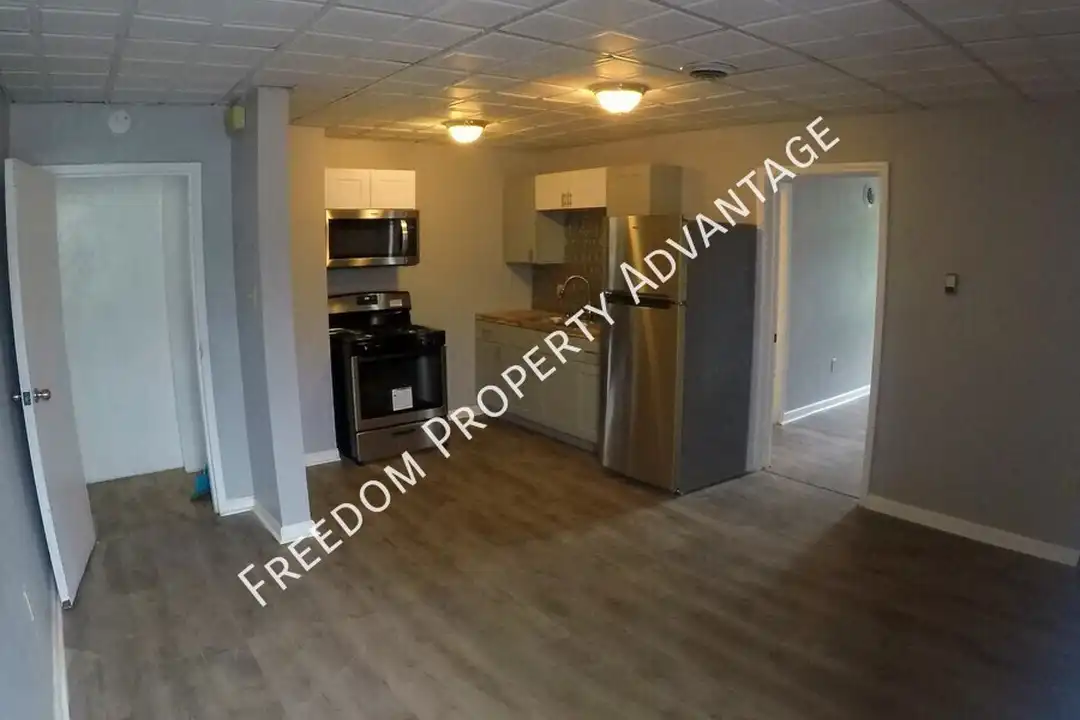 129 S 17th St – photo 1