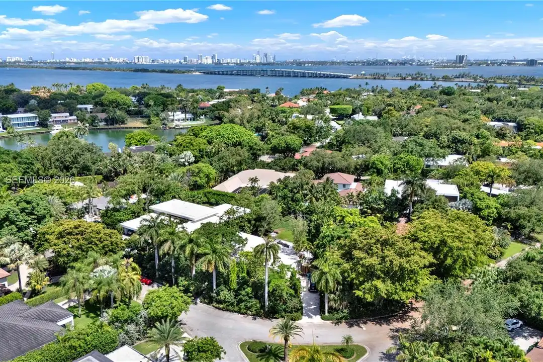 520 Bay Point Rd - View 4