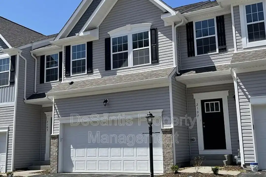 2105 Canterbury Dr – photo 1
