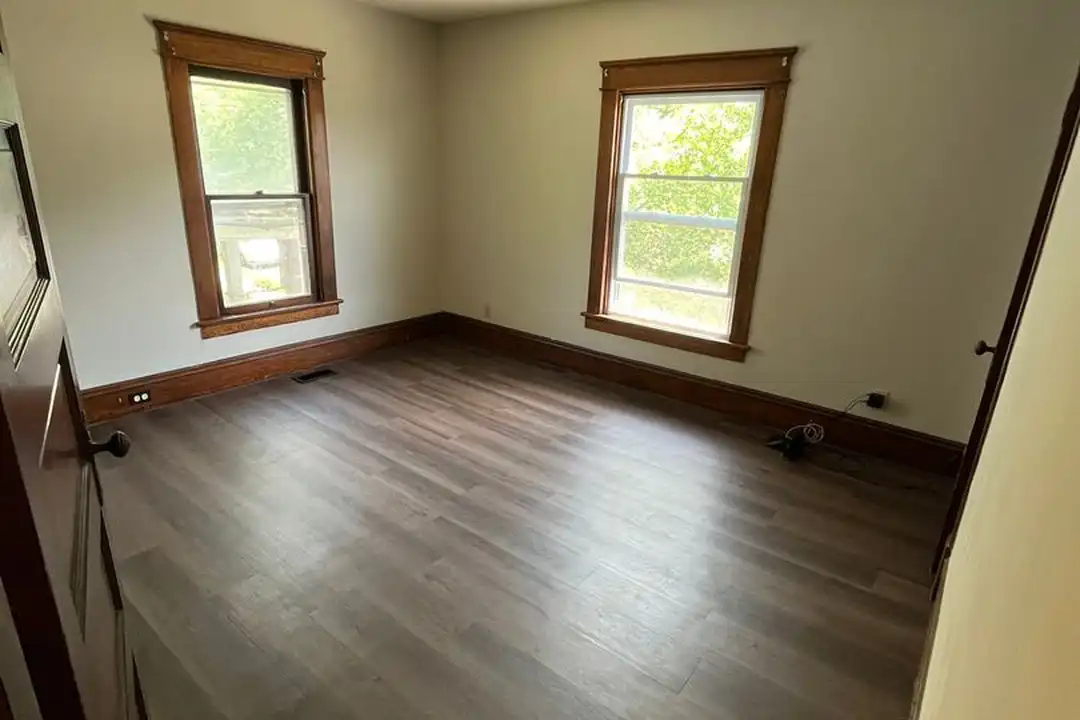 549 Pine St unit 1015 1/2 Catherine Street – photo 1 of 10