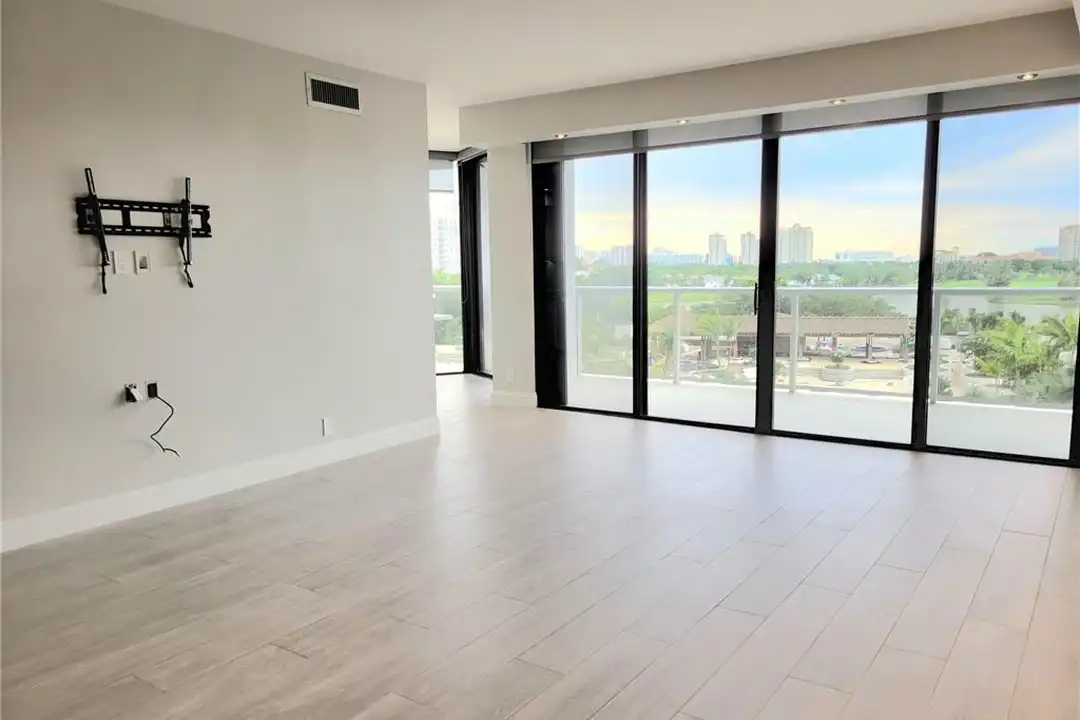 20281 E Country Club Dr unit 503 - View 5