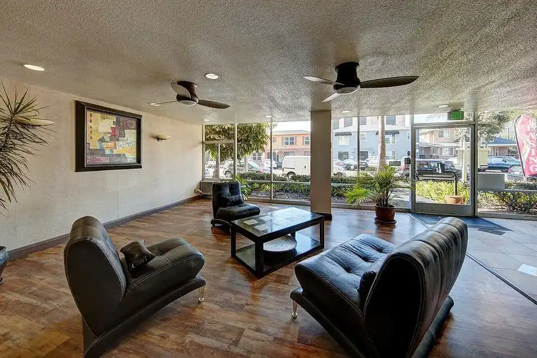 Linden Lofts Apartments of Long Beach – photo 1