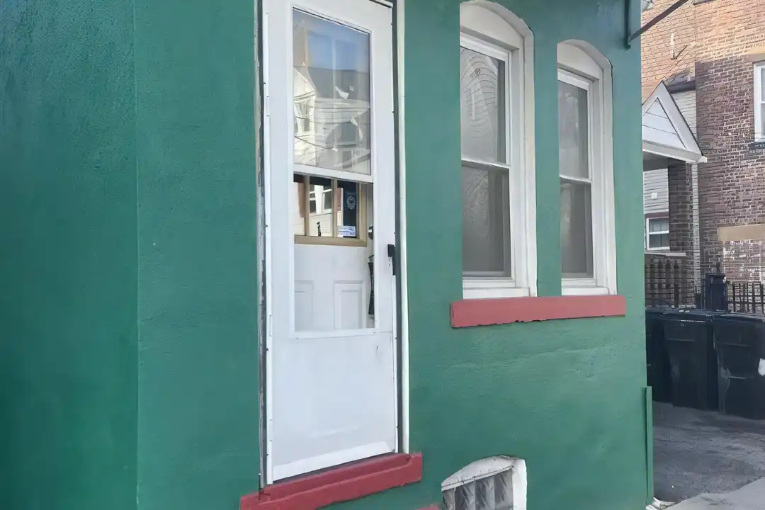 1924 E 123rd St - More