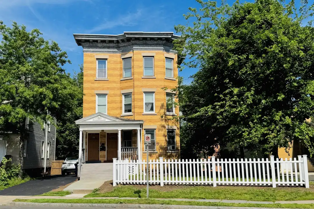 370 Maple Ave #3 – photo 1