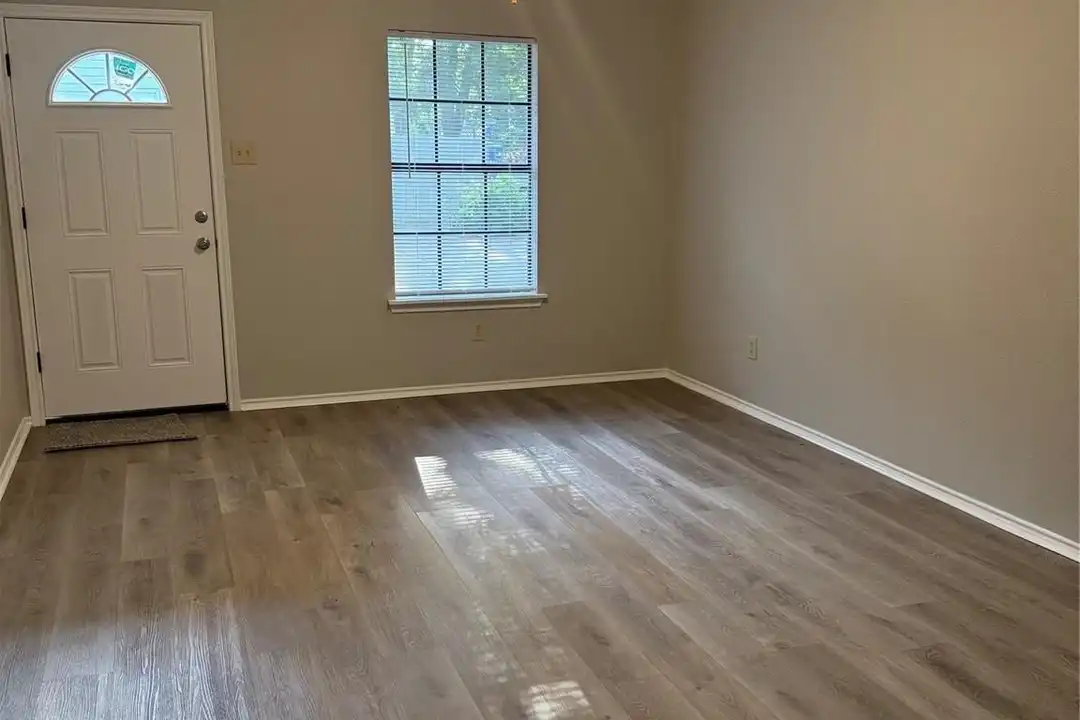 304 E Hickory St #A - View 4