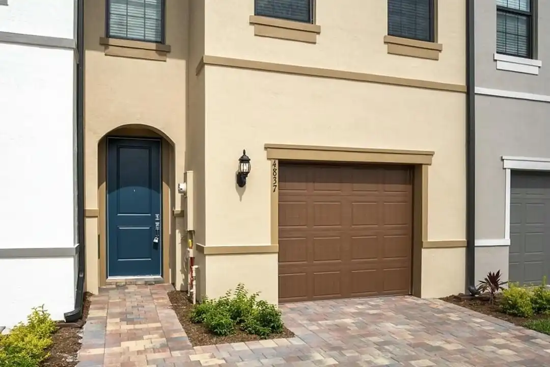 4837 Chantilly Rd - View 3