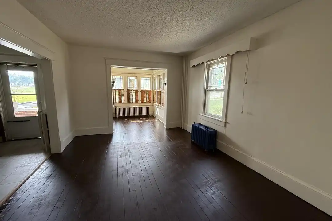 634 S Queen St - View 6