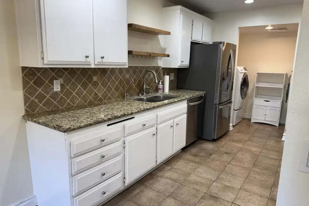 5727 Cochran St - More