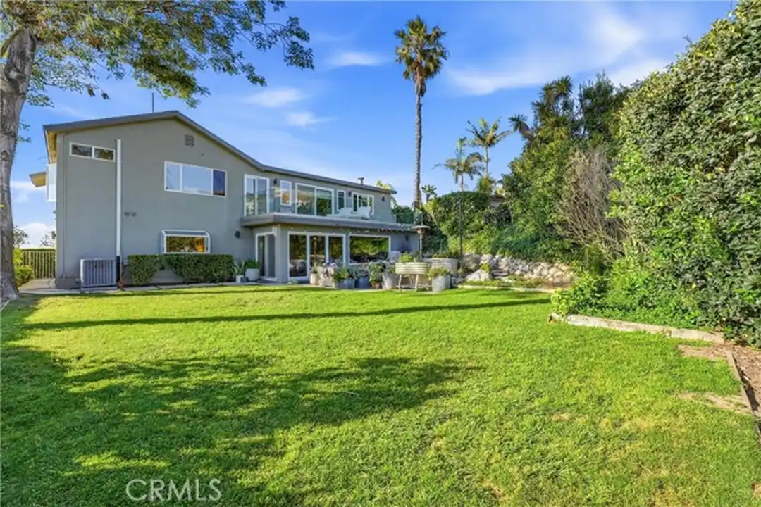 3078 Zell Dr - View 2