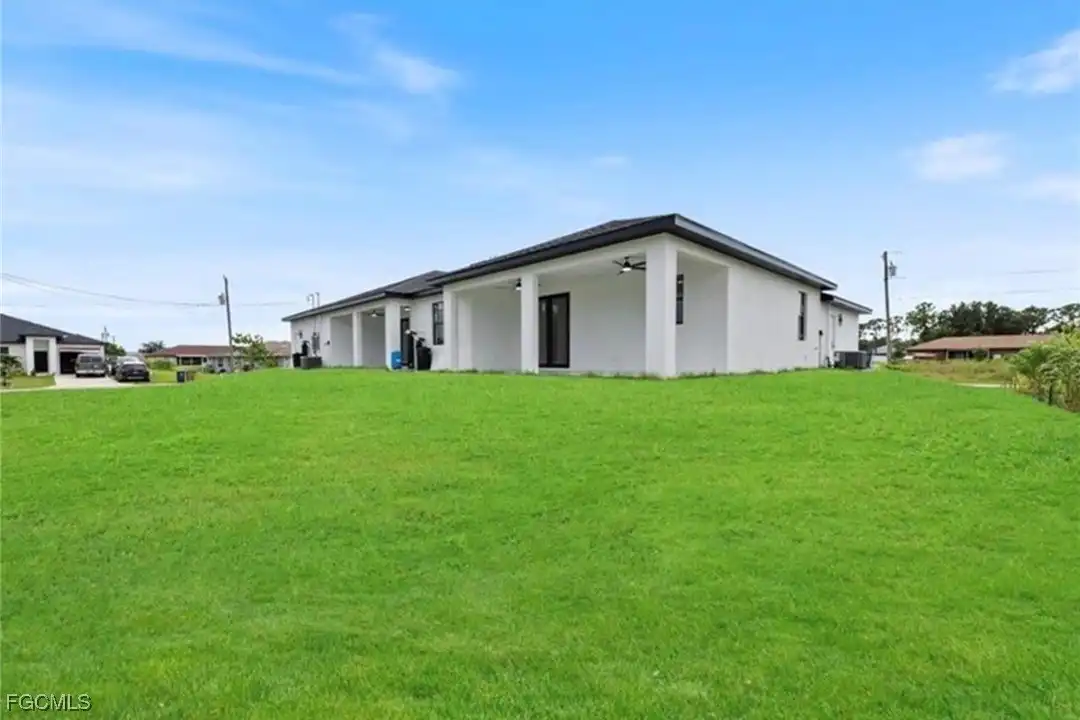House in Lehigh Acres - View 5
