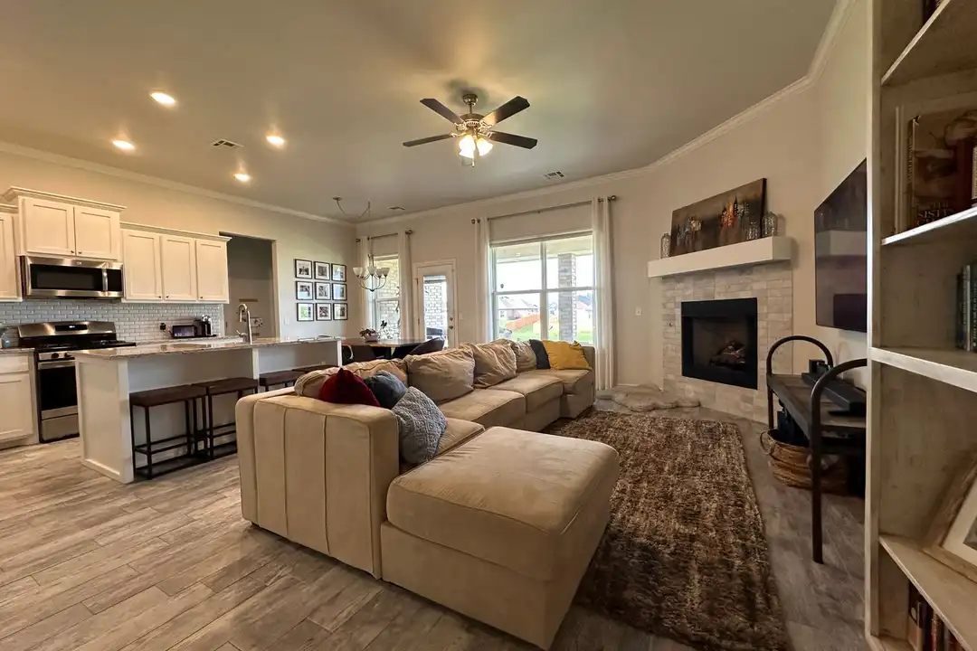 5923 NE Yorktown Ct - More