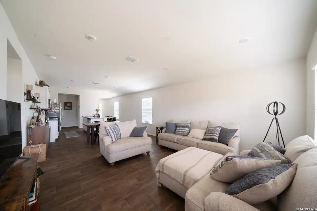 House in Floresville - View 4