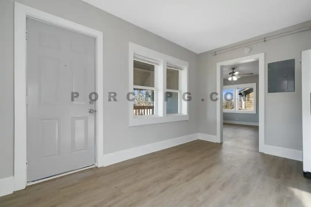 907 Maple Ave SE unit 1 - View 4