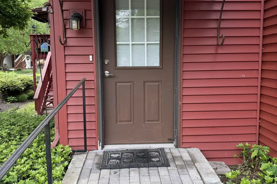 139 Hollister Way N unit 139 – photo 1 of 7