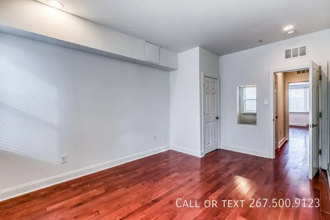 House in Philadelphia - More