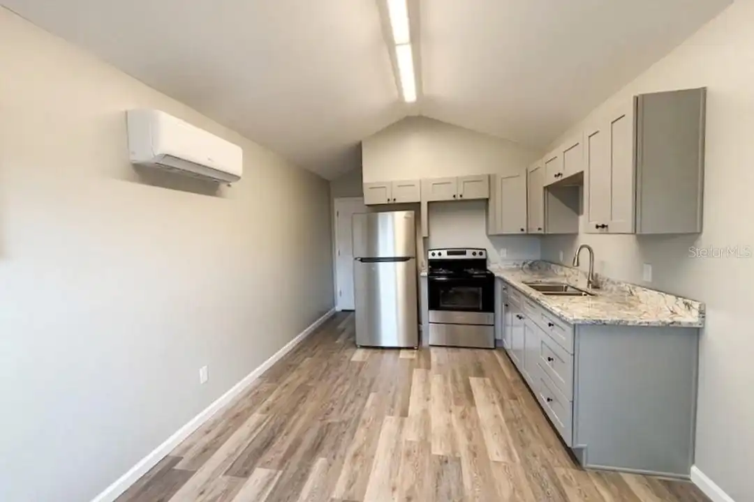 115 Ave F SW #B - View 4