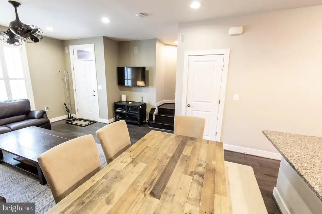 2203 Richmond Hwy #101 - View 5