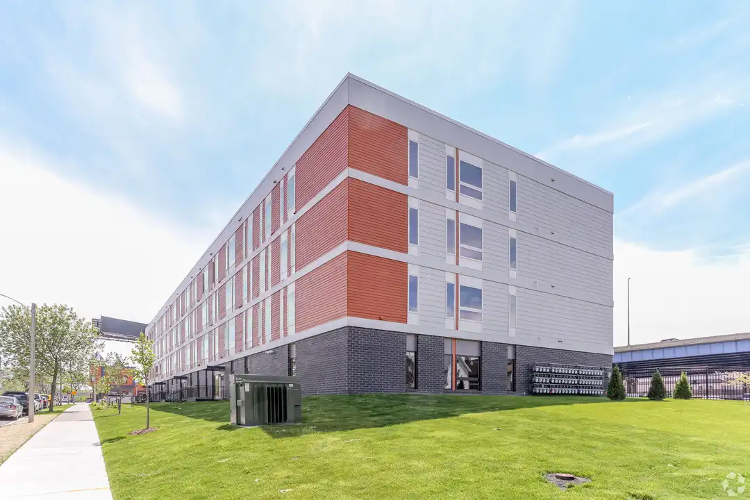 704 W National Ave – photo 1 of 7