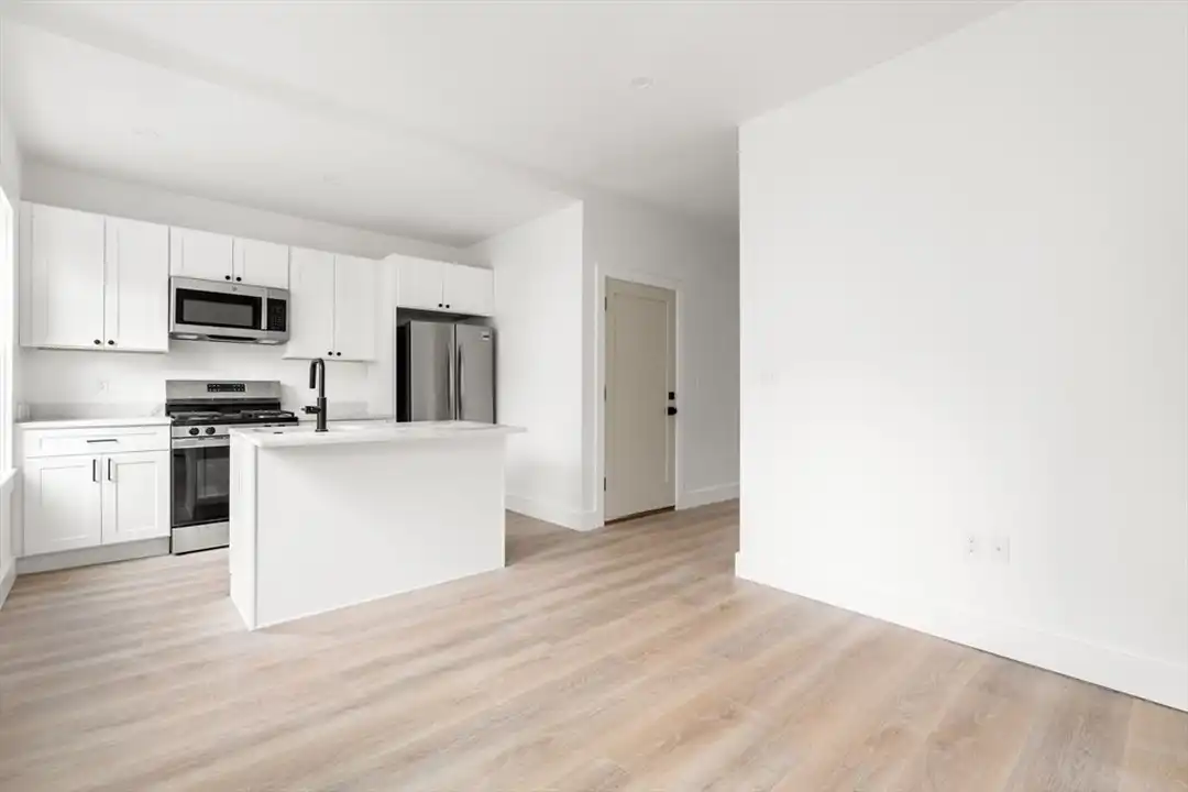 467 E 3rd St unit 3 - View 6