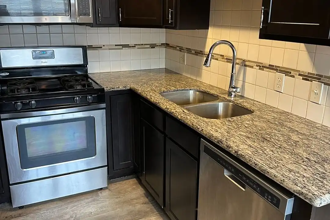 290 Lincoln St SW – photo 1 of 11