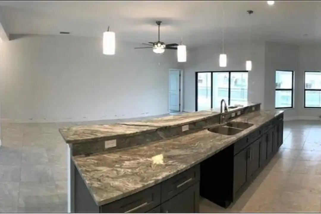 815 SW 11th Ct - View 2