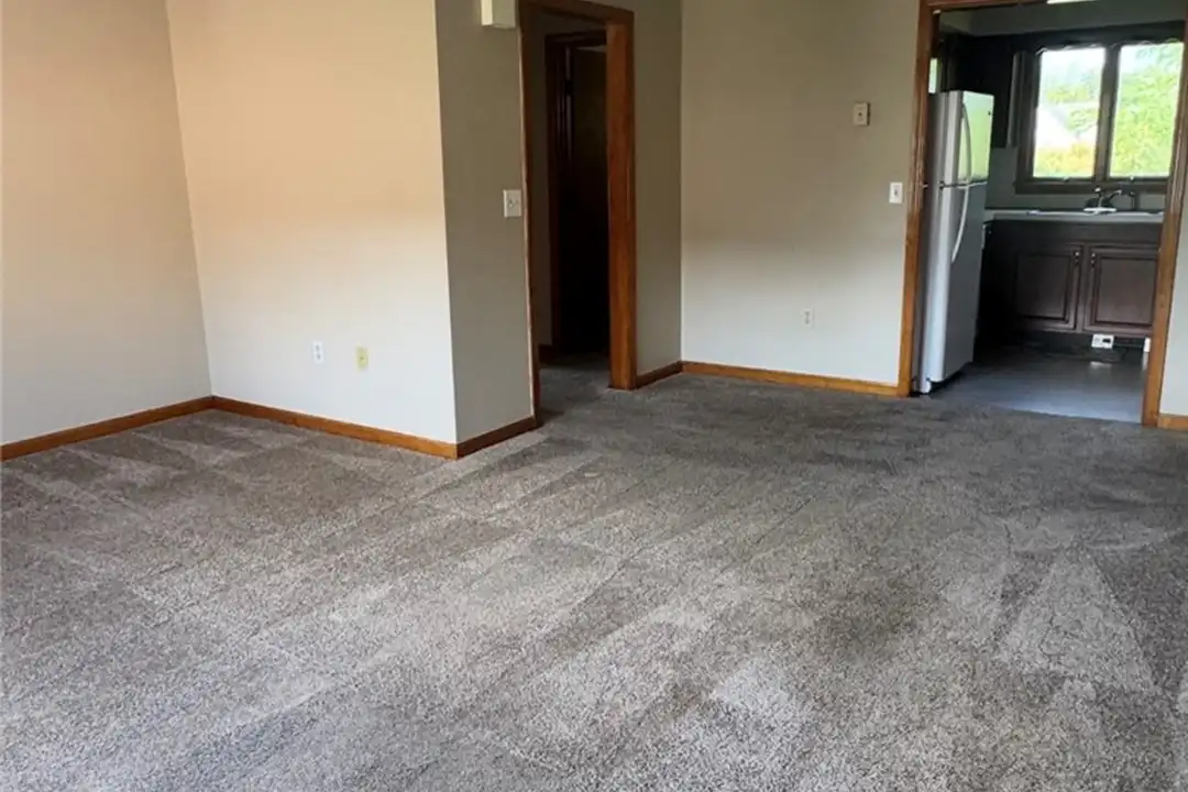Apartment in Warren - View 2