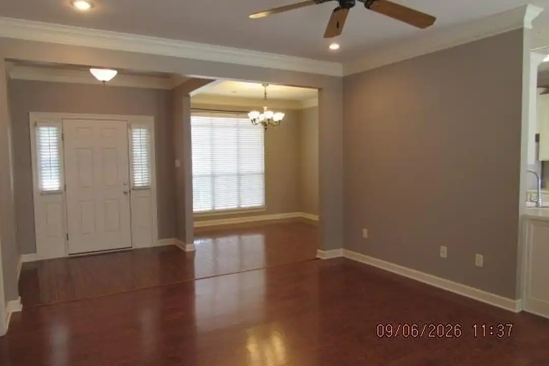 1130 Trillium Dr - View 4