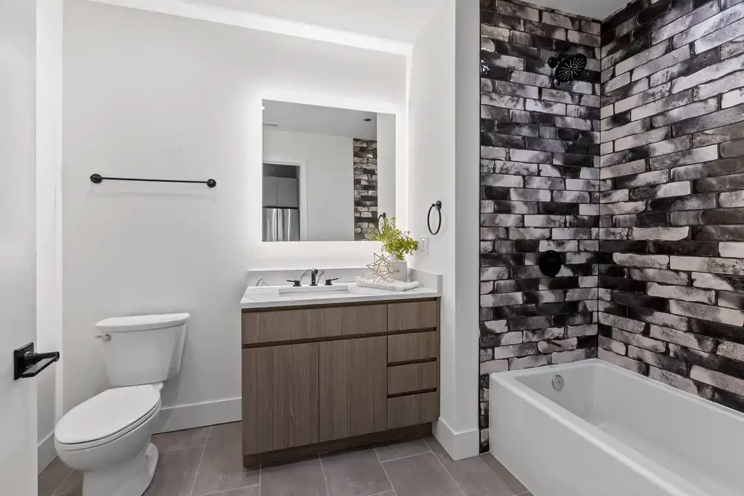 143 W Ohio St - View 6