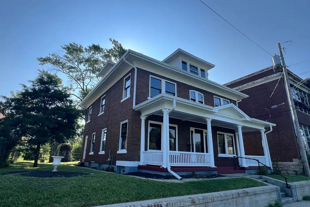 416 N Conover St – photo 1