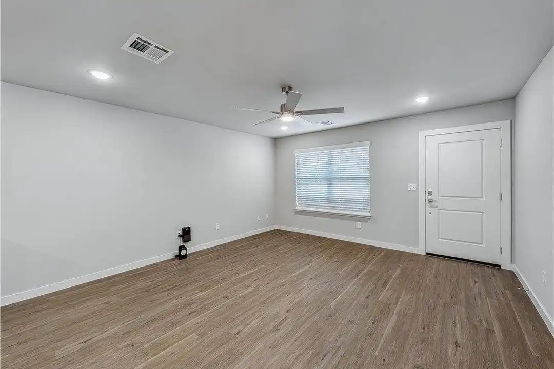 6311 NW Kathleen St - View 2