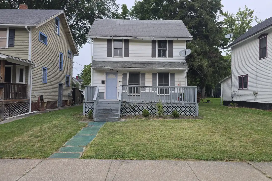 329 11th St – photo 1