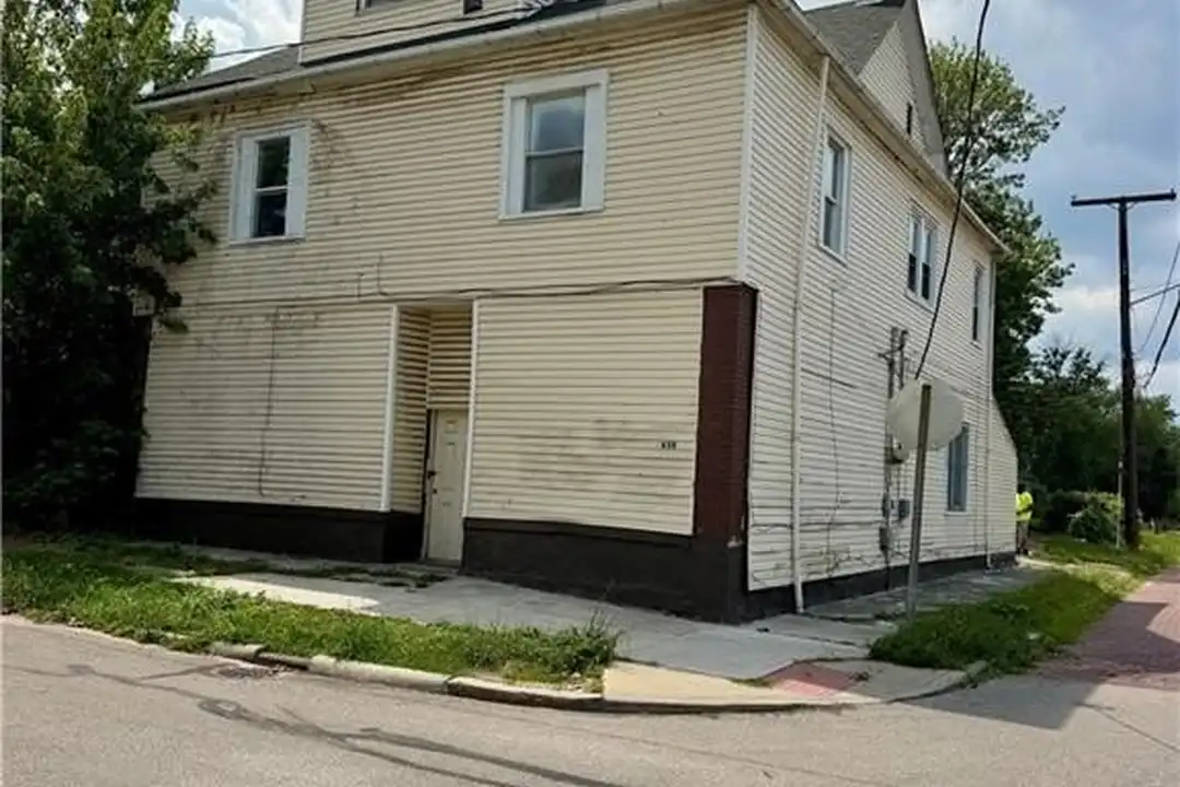 3654 E 53rd St #3, Cleveland – photo 1 of 3