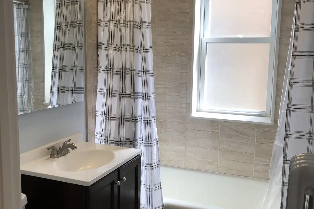 1617 W Rascher Ave unit 3 Middle - View 6