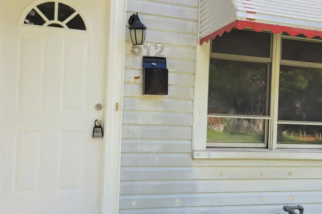 512 Iowa Ave – photo 1