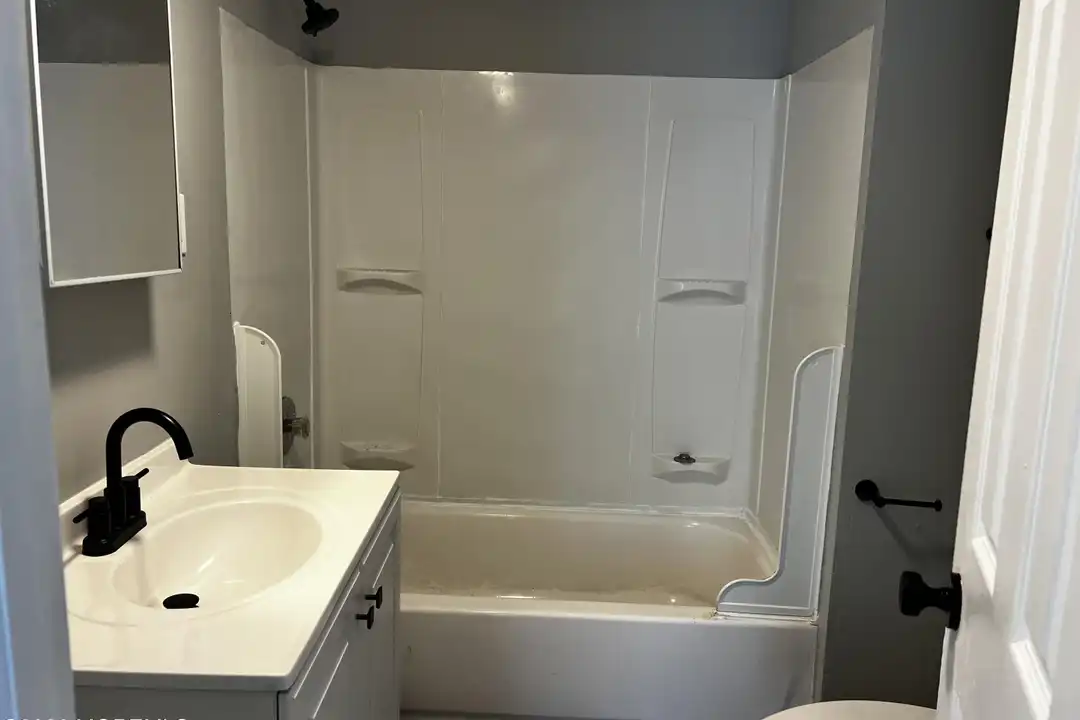 644 Church St unit 3 - More