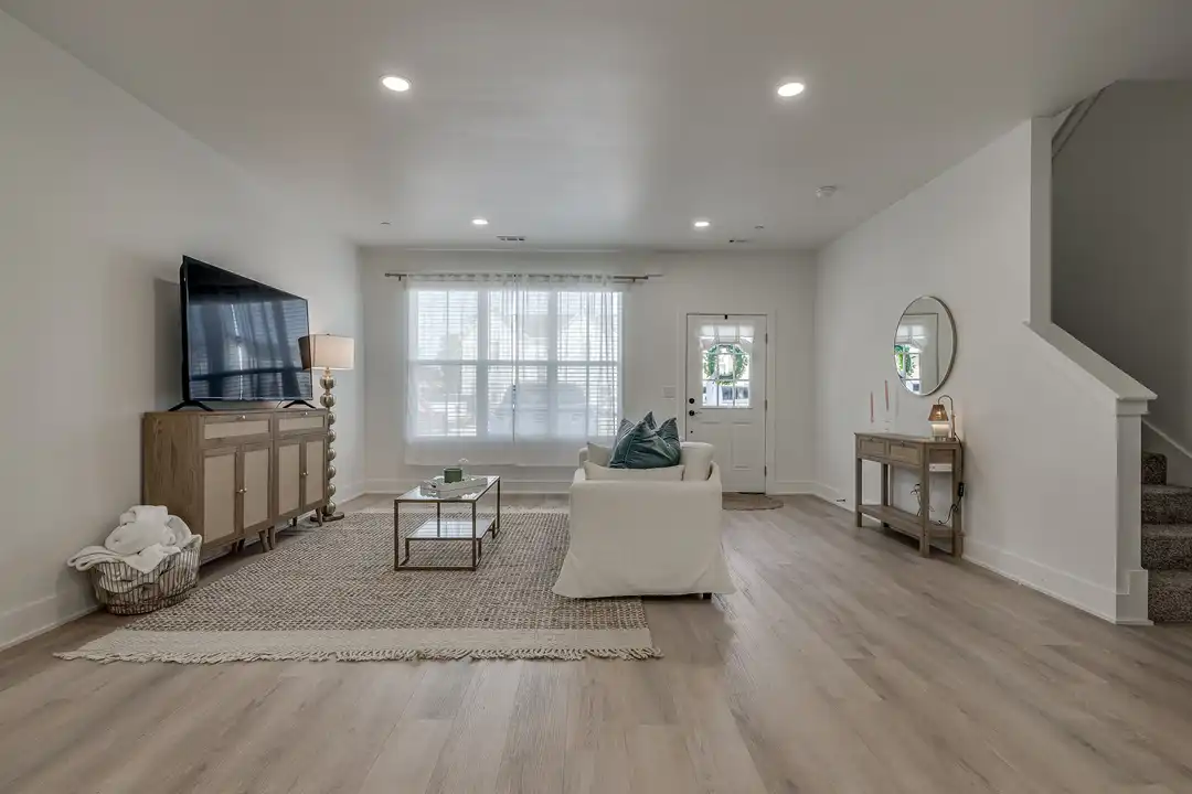 1644 N Leverett Ave - View 6