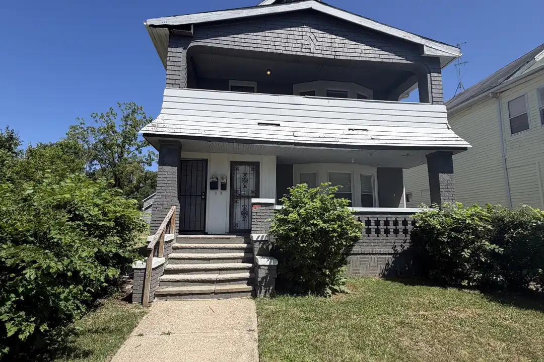 3349 E 125th St – photo 1