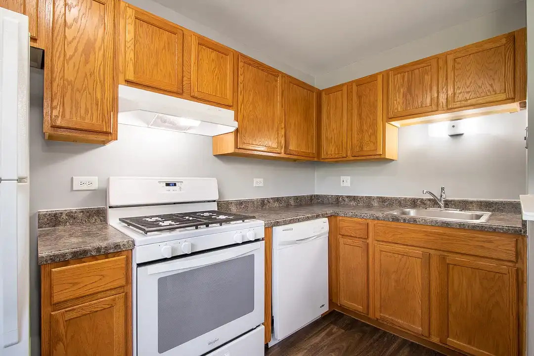 Emerald Pointe Apartments – photo 1 of 19