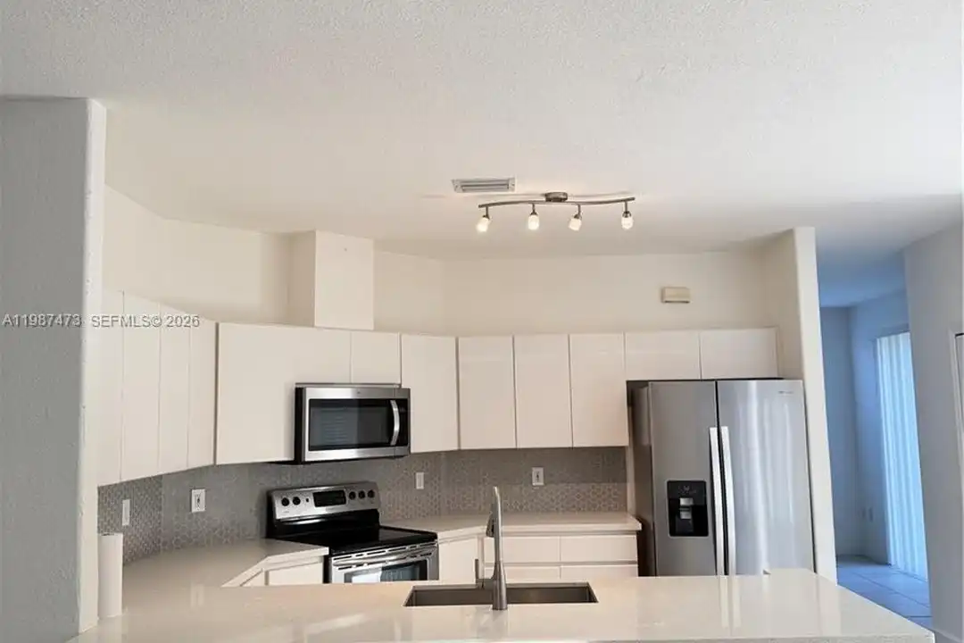 16500 SW 37th St #16500 - More