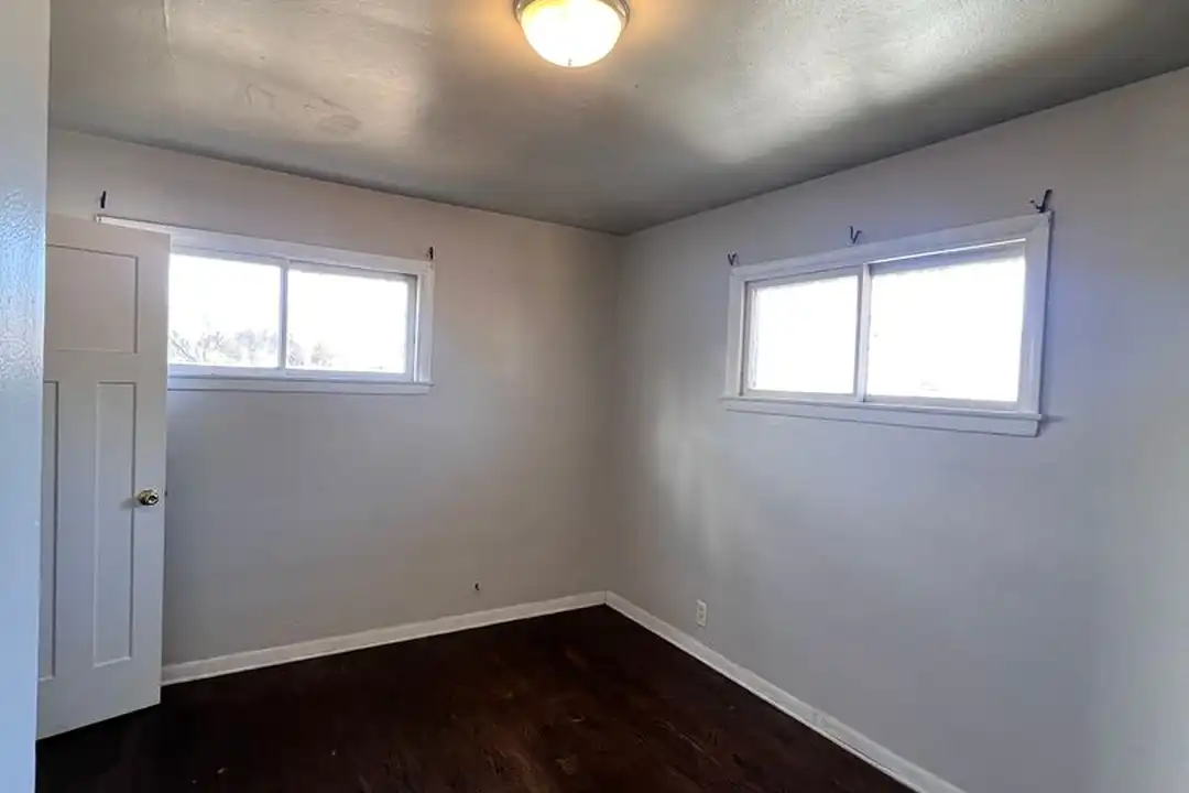 Apartment in Milwaukee, Westlawn - View 4
