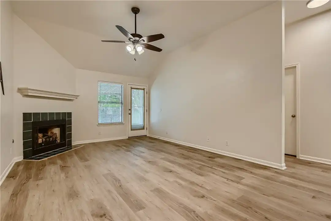 102 Osage Ct - View 6