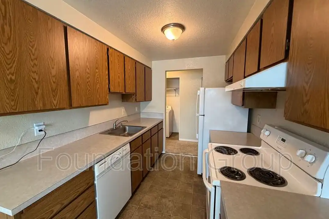 938 N 100th St unit 302 – pohled 5