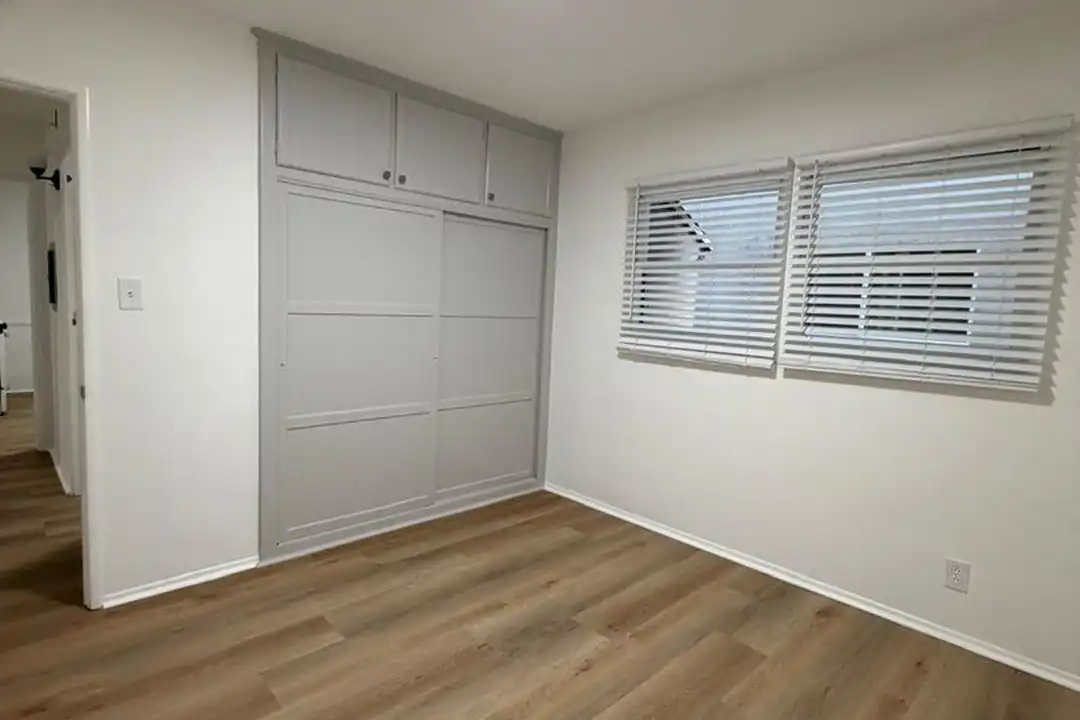 935 N Louise St unit 2 - View 6